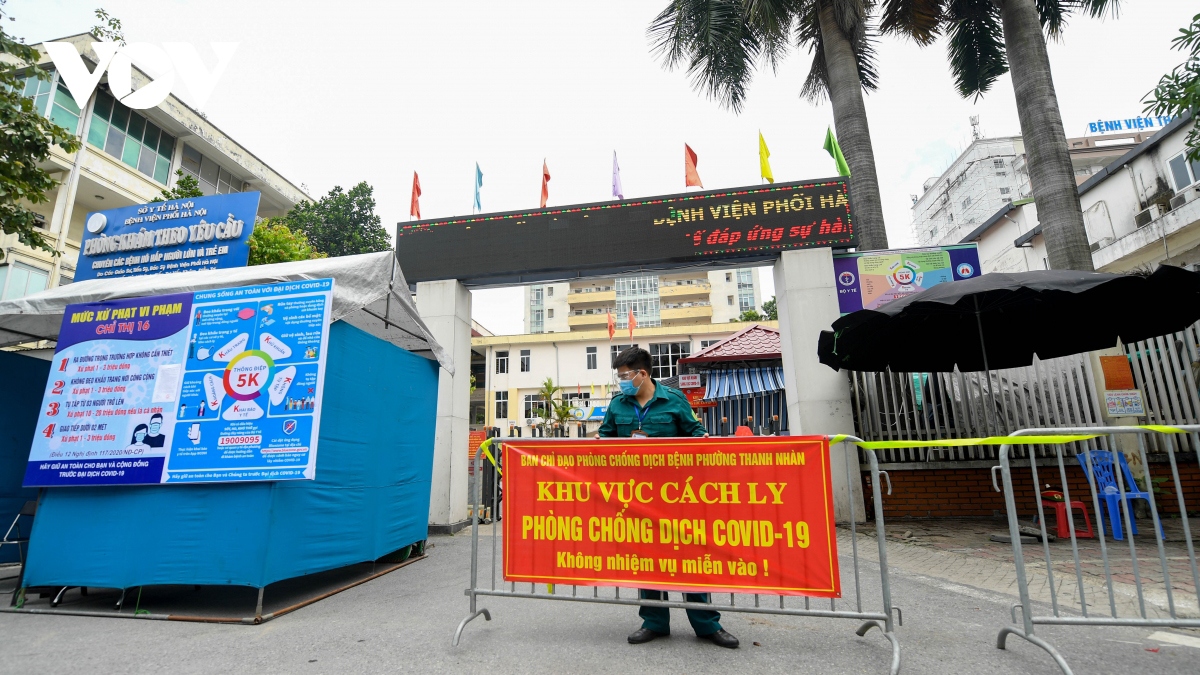 Hanoi Lung Hospital put in lockdown to control COVID-19 pandemic